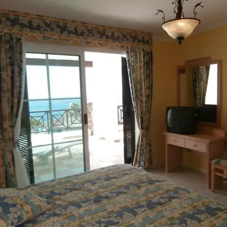 Rocas Delmar Mich * Коста-дель-Силенцио